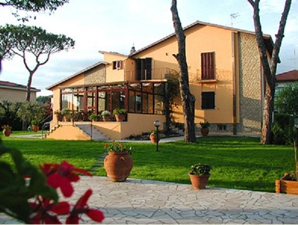 B&B Villa Acero Marina Di Carrara Ngoại thất bức ảnh